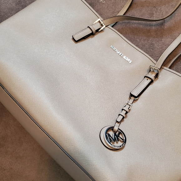 Large Michael Kors Purse - Picture 2 of 15